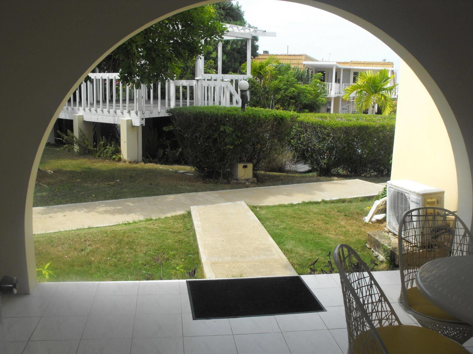 The Atrium At Ironshore 蒙特哥贝 外观 照片
