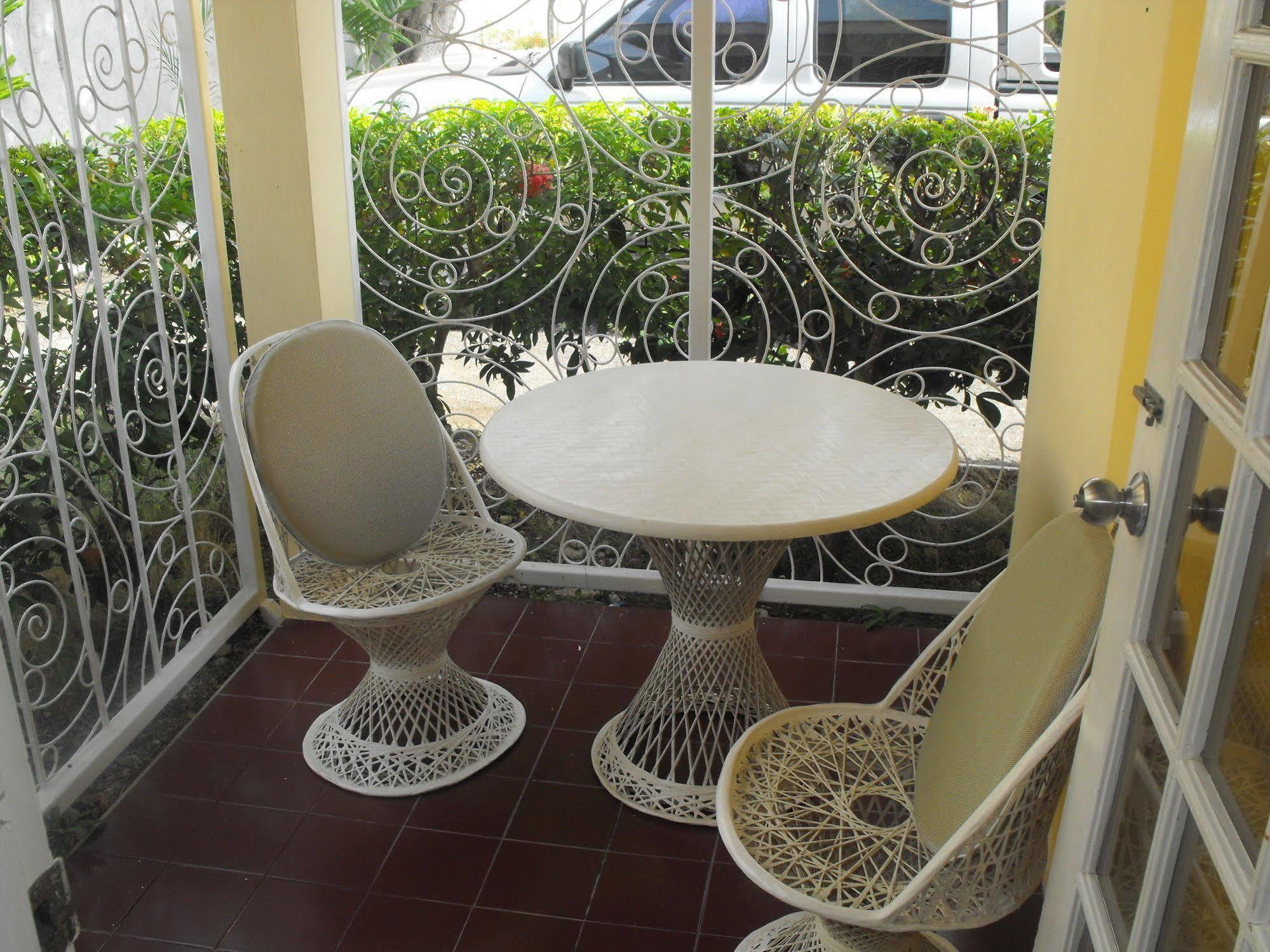 The Atrium At Ironshore 蒙特哥贝 外观 照片
